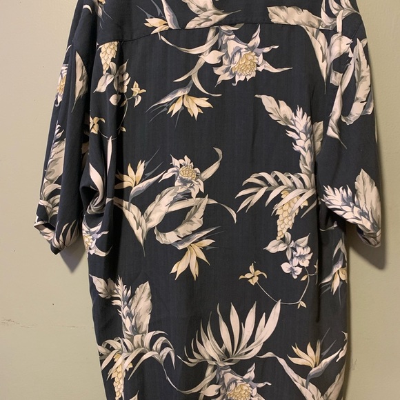 Tommy Bahama LG Men's Floral Navy Shirt 100% Silk Button Up Loose, Relaxed Fit - Picture 7 of 11